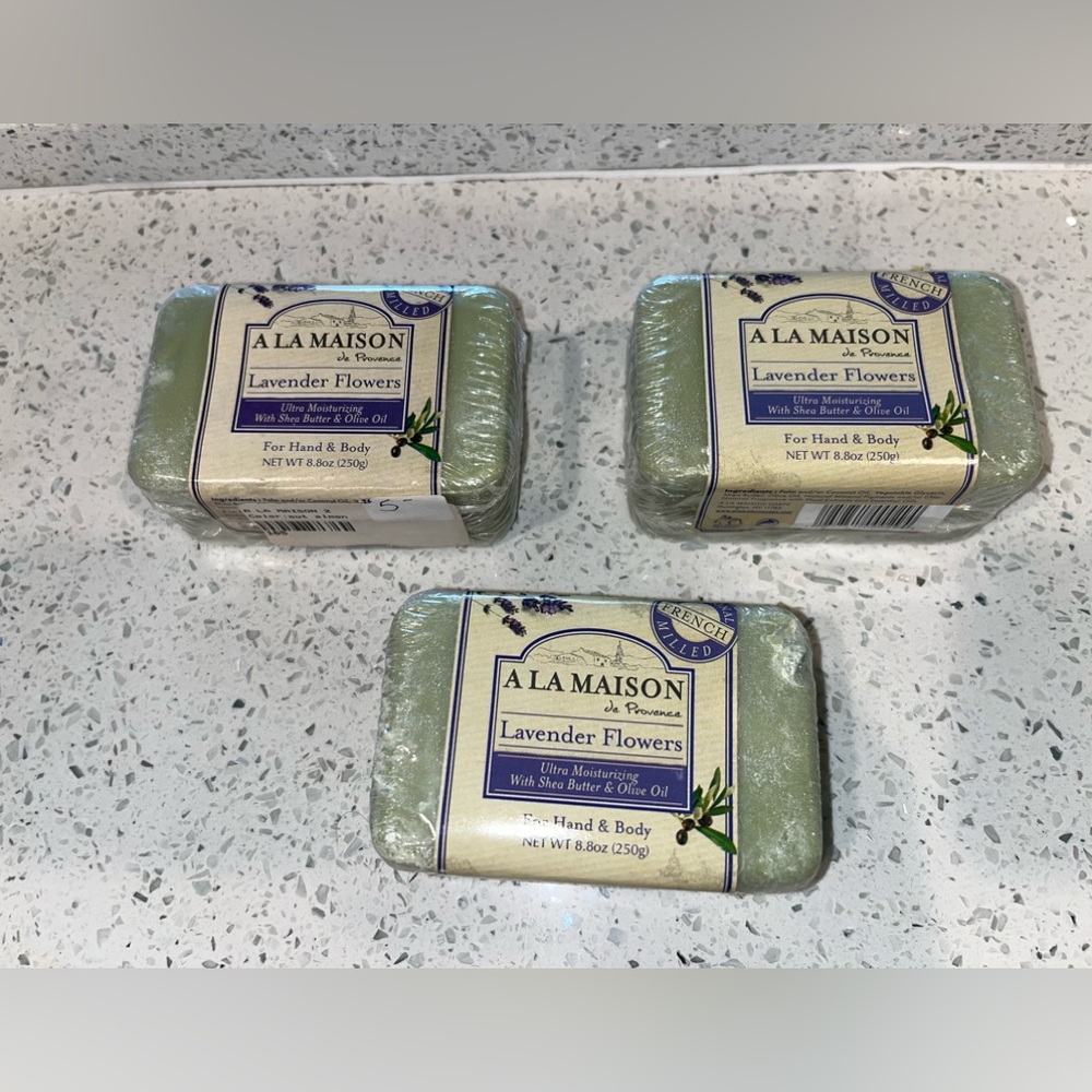 FRENCH A LA MAISON de Provence Lavender Flowers Soap
